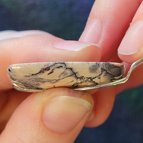 Jennifer Brooks's Snowy Road Pendant - Fitting the U to the cabochon face., Classic Wire Jewelry, Wire Wrapping, Wrapping, Wire Wrapping Jewelry, Weaving, Wire Weaving, Weaving Wire, snowy road pendant